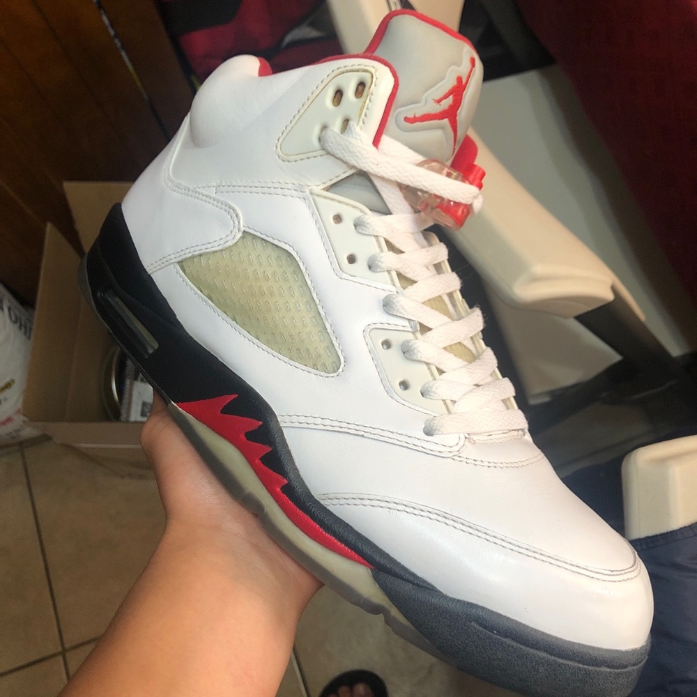SOLD DO NOT BUYAir Jordan fire red 5 size 11.5
